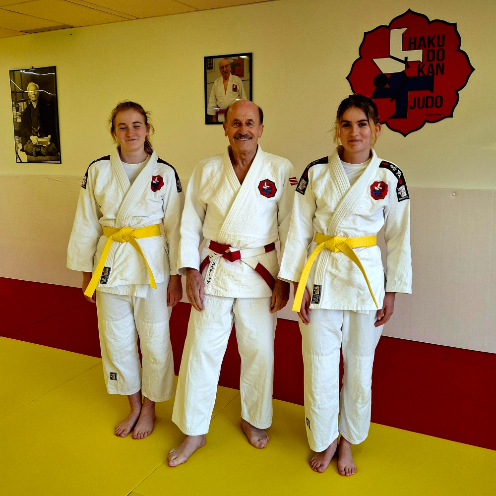 Deux nouvelles ceintures jaunes au club ! 🥋